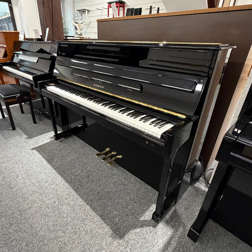 SAMICK Klavier SU 110G schwarz poliert Occasion Bj. 1995 sehr guter Zustand (gebraucht) - Musik-Ebert Gmbh