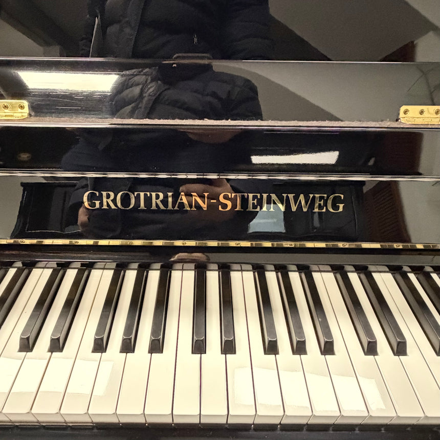GROTRIAN - STEINWEG Klavier Mod. CLOU schwarz poliert Occassion 111 cm Höhe, Bestzustand Bj. 1991 (gebraucht) - Musik-Ebert Gmbh