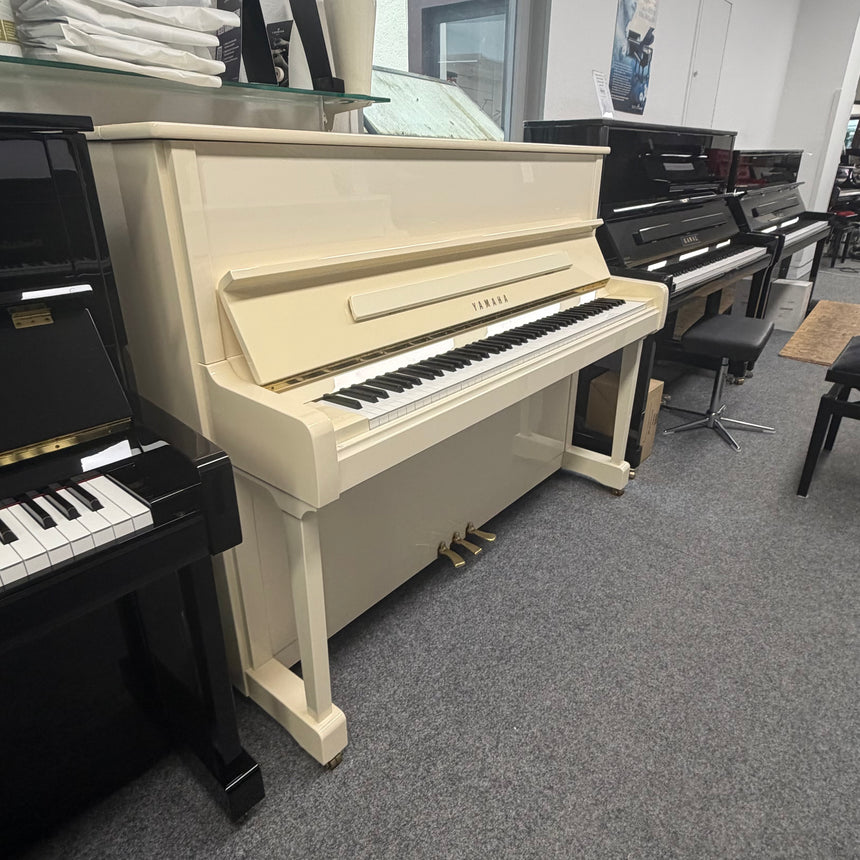 Yamaha Klavier P 121 N Silent weiß poliert Occasion Bj. 2001 (gebraucht) - Musik-Ebert Gmbh
