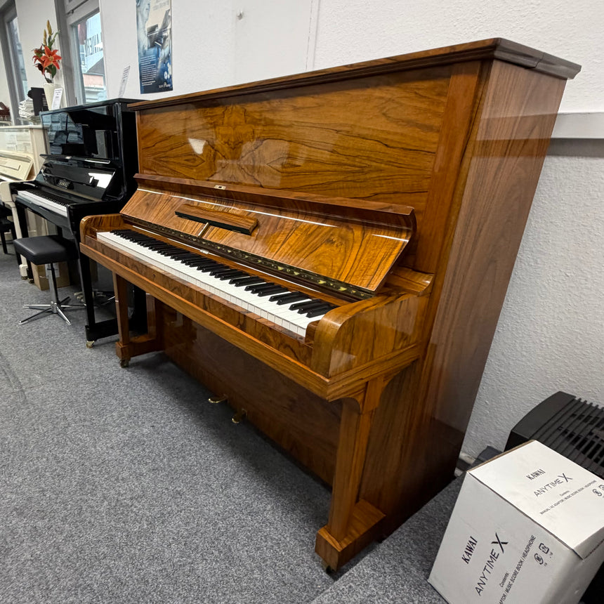 STEINWAY & SONS Klavier Mod. V-125 Wurzelnussbaum Occasion Bj. 1945 Generalüberholt (gebraucht) - Musik-Ebert Gmbh