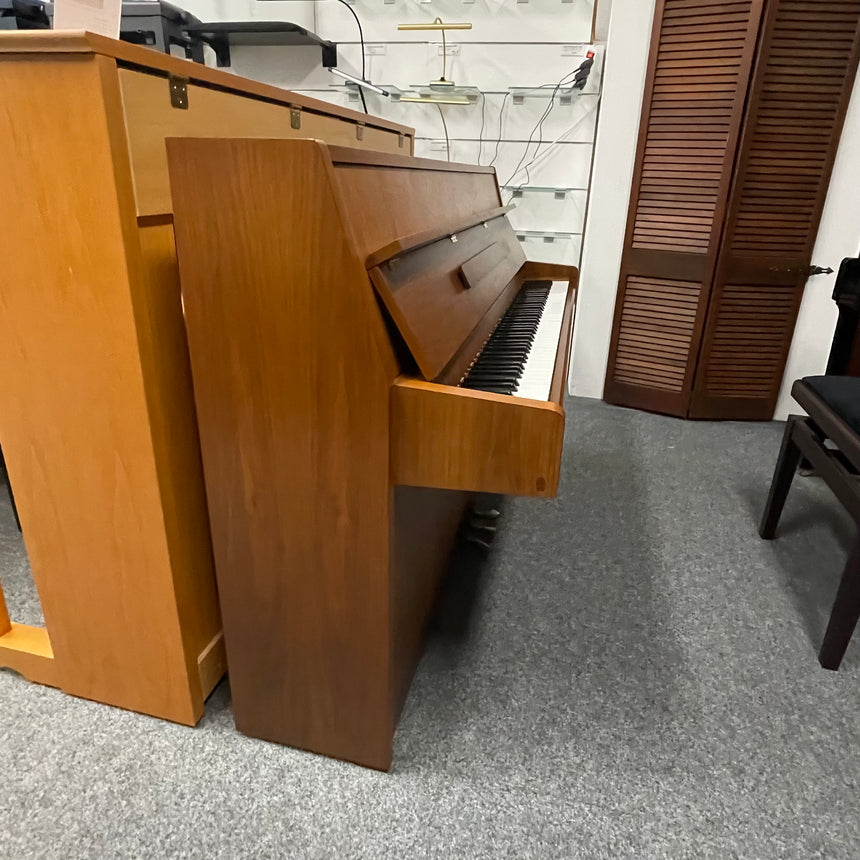 Yamaha Klavier M5J Nussbaum Bj. 1986 Original made in Japan (gebraucht) - Musik-Ebert Gmbh