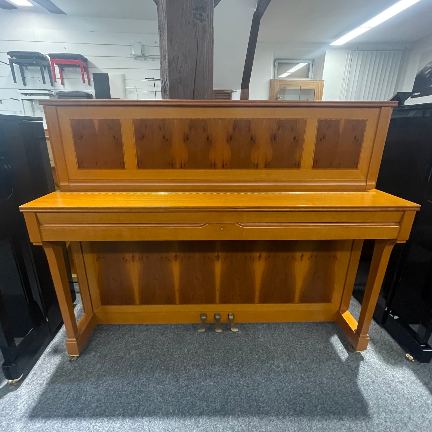 W.SCHIMMEL Klavier 120 J Kirsch-Eibe mattglanz Occasion Bj. 1990, Bestzustand mit Renner Mechanik (gebraucht) - Musik-Ebert Gmbh