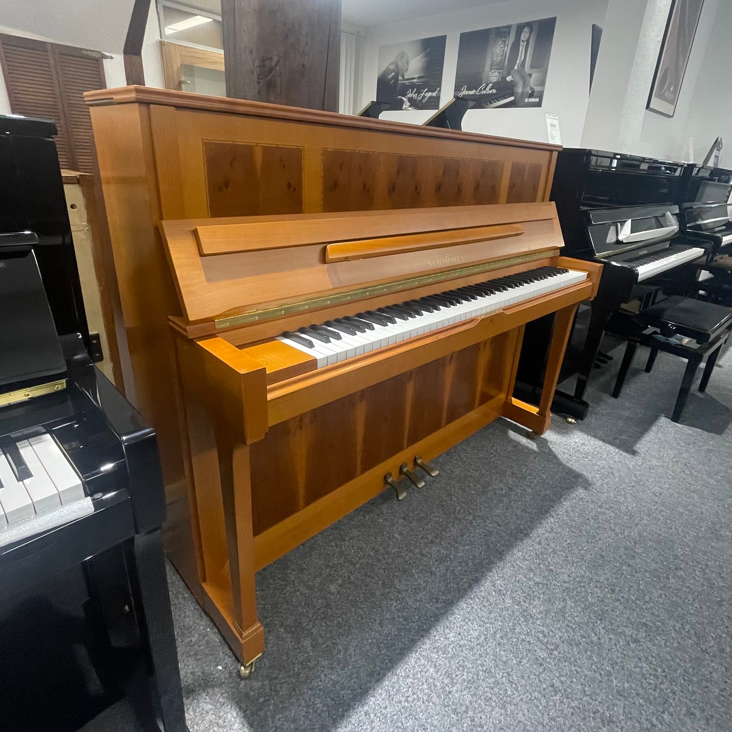 W.SCHIMMEL Klavier 120 J Kirsch-Eibe mattglanz Occasion Bj. 1990, Bestzustand mit Renner Mechanik (gebraucht) - Musik-Ebert Gmbh