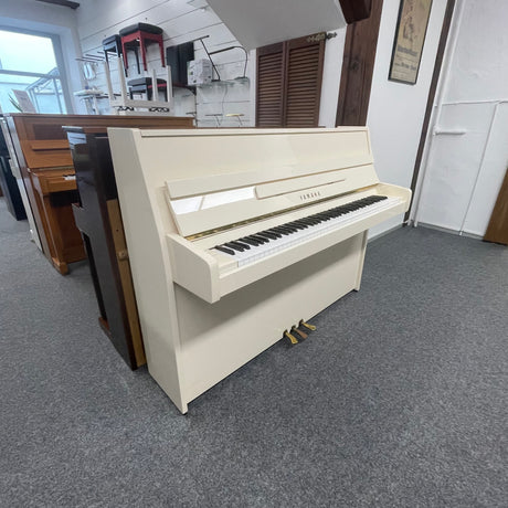 Yamaha Klavier P 112 weiß poliert Occasion sehr guter Zustand, Bj 1998 - schöner Klang, super Spielart (gebraucht) + Klavierbank 🌟🎹 - Musik-Ebert Gmbh