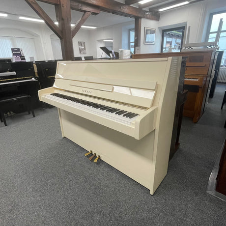 Yamaha Klavier P 112 weiß poliert Occasion sehr guter Zustand, Bj 1998 - schöner Klang, super Spielart (gebraucht) + Klavierbank 🌟🎹 - Musik-Ebert Gmbh