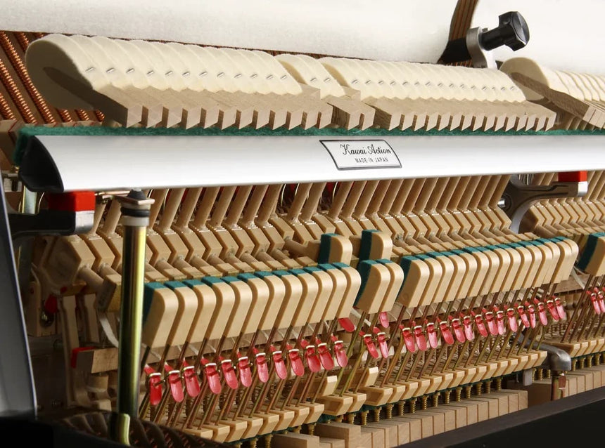Kawai K-15 E, schwarz poliert – Innenansicht der K-15E-Mechanik.