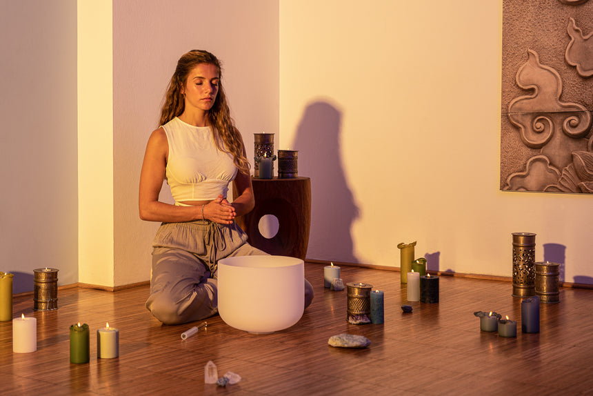MEINL Sonic Energy CSB12E, blanc dépoli – dans une scène de méditation