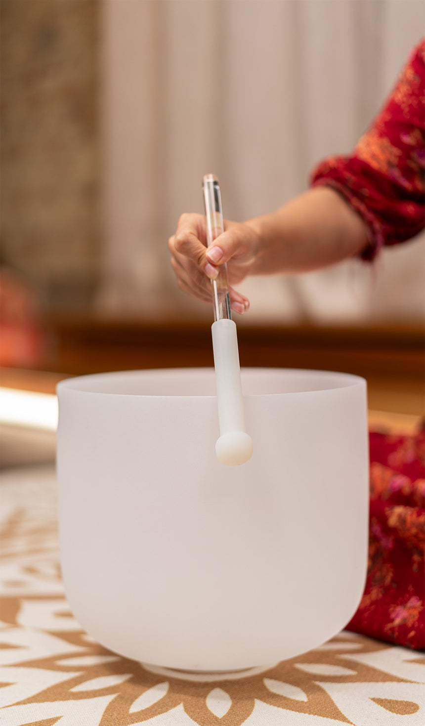 MEINL CSBRHLT Large singing bowl rod with white silicone tip – use with a crystal singing bowl, close view