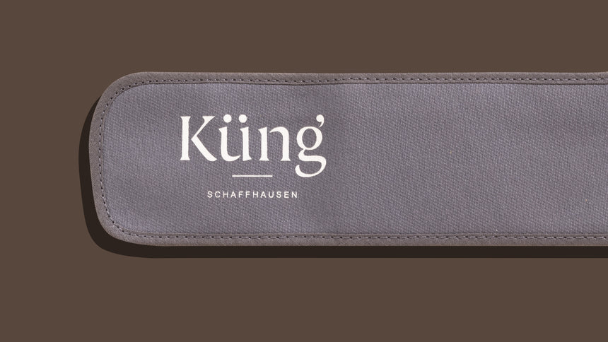 Küng 9301 grey cotton bag for soprano recorder, detail of the printed logo