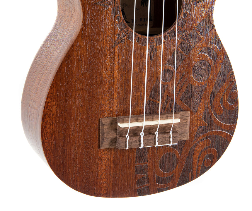 Ukulélé soprano GEWA Manoa Inca, sapelli naturel – détail du chevalet et du décor