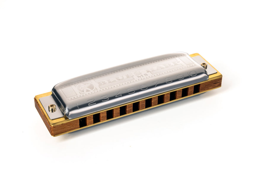 Hohner Blues Harp MS, brown wooden comb and metal covers – angled view