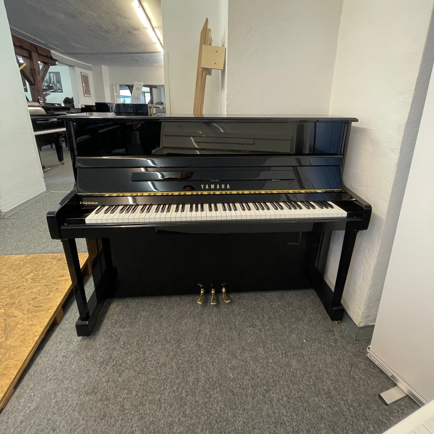 Yamaha V-118 Klavier Mod. Vienna Bj. 2000 - schwarz poliert (gebraucht) - Musik-Ebert Gmbh