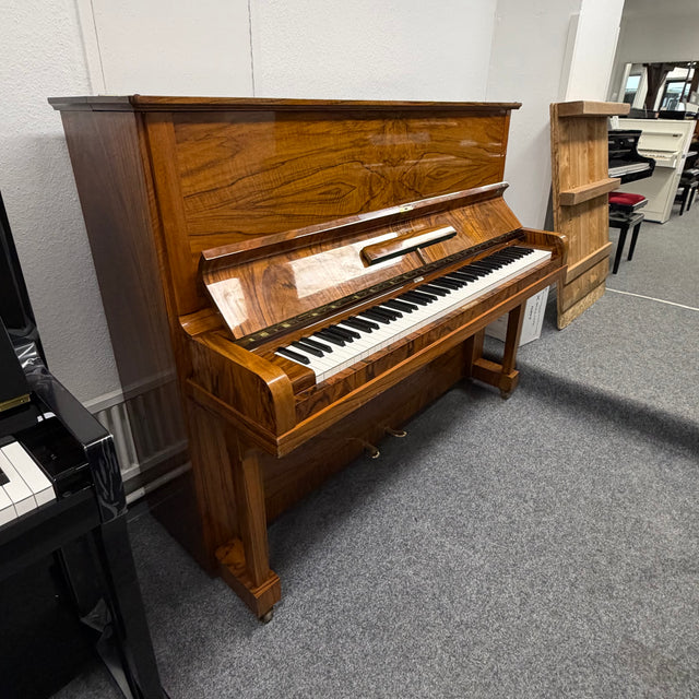 STEINWAY & SONS Klavier Mod. V-125 Wurzelnussbaum Occasion Bj. 1945 Generalüberholt (gebraucht) - Musik-Ebert Gmbh