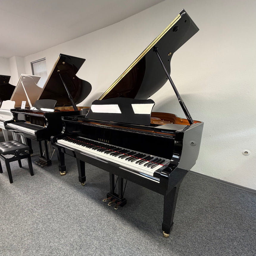 Yamaha Flügel Mod. C 1  schwarz poliert 161 cm Occasion Bj. 2006, Bestzustand (gebraucht) - Musik-Ebert Gmbh