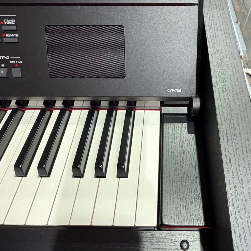 Yamaha CVP 705 schwarz matt Occasion Bj.  ca. 2018/19 (gebraucht) - Musik-Ebert Gmbh