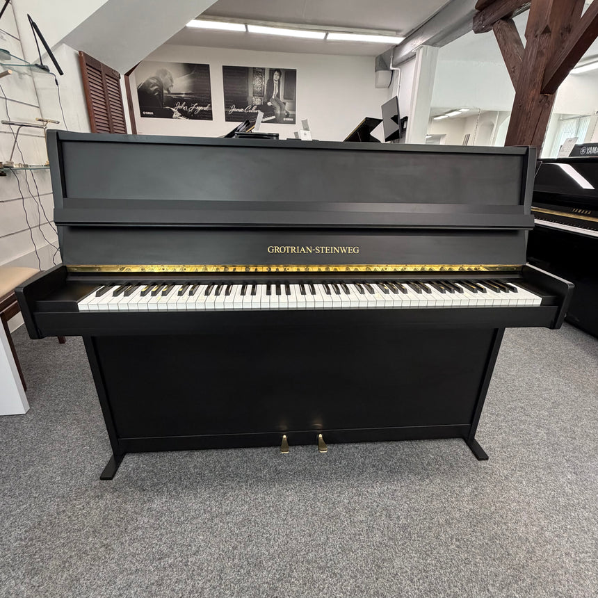GROTRIAN-STEINWEG Klavier 110 Occasion schwarz matt Bj. 1973 – Bestzustand mit Renner Mechanik (gebraucht)