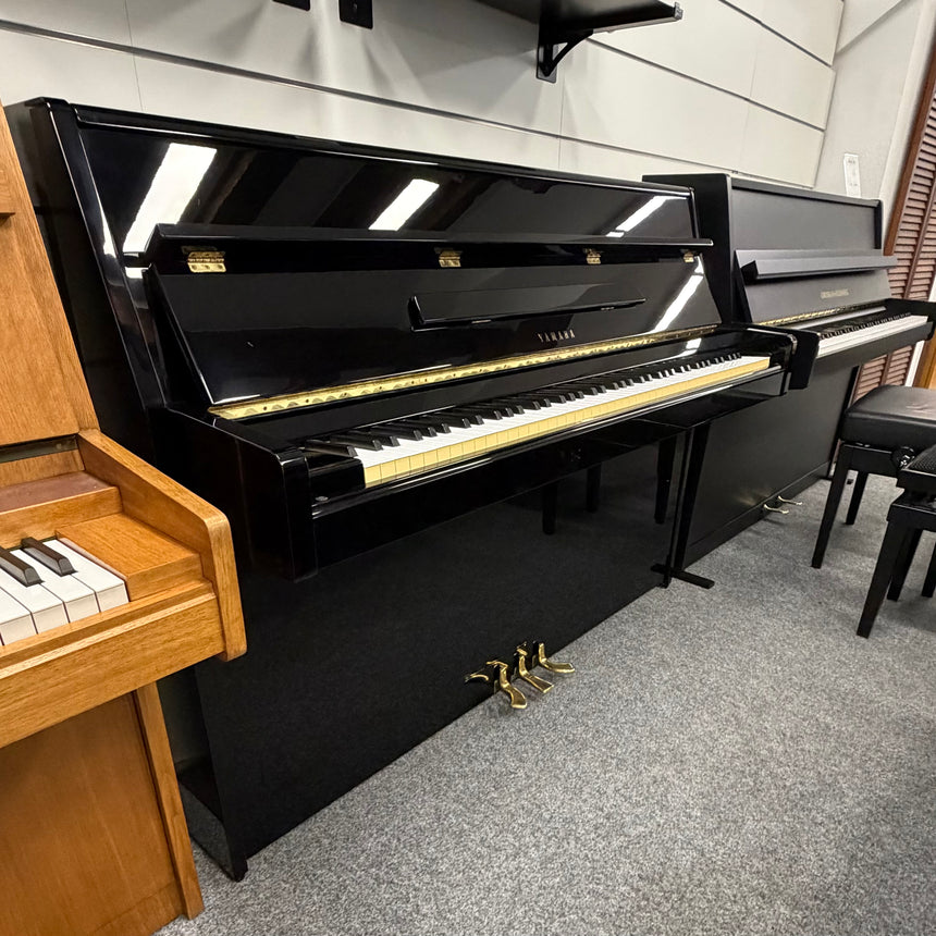 Yamaha Klavier M1J Occasion – schwarz poliert, Bj. 1982, Made in Japan (gebraucht)