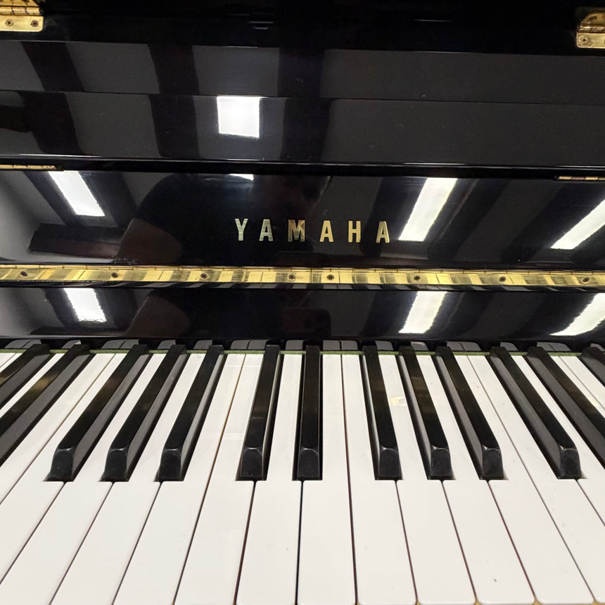 Yamaha Klavier M1J Occasion – schwarz poliert, Bj. 1982, Made in Japan (gebraucht)