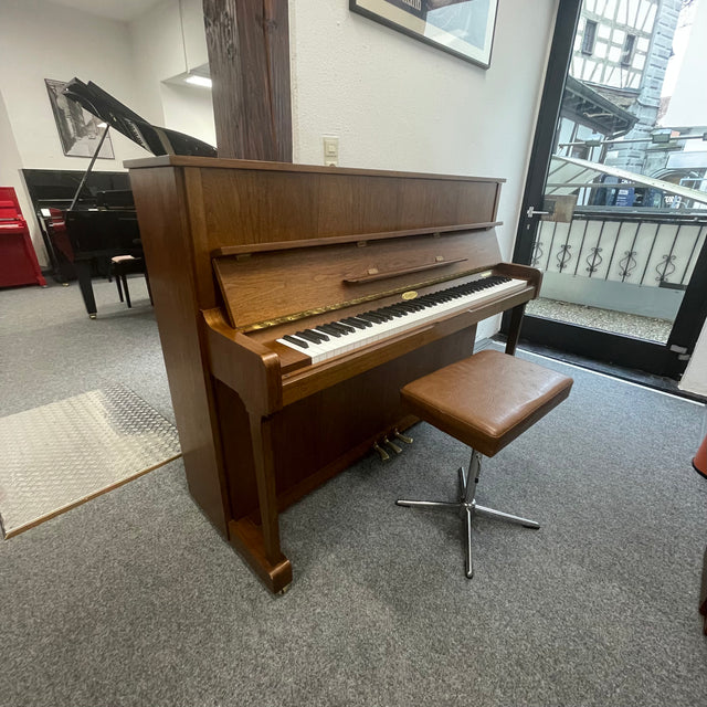 YAMAHA - KEMBLE Klavier K 116 Nussbaum sat. Occasion Bj. 1992 sehr guter Zustand + Klavierbank (gebraucht) - Musik-Ebert Gmbh