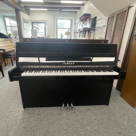 Yamaha Klavier B1 schwarz pol. chrom Occasion Bj. 2021 Neuzustand (gebraucht)