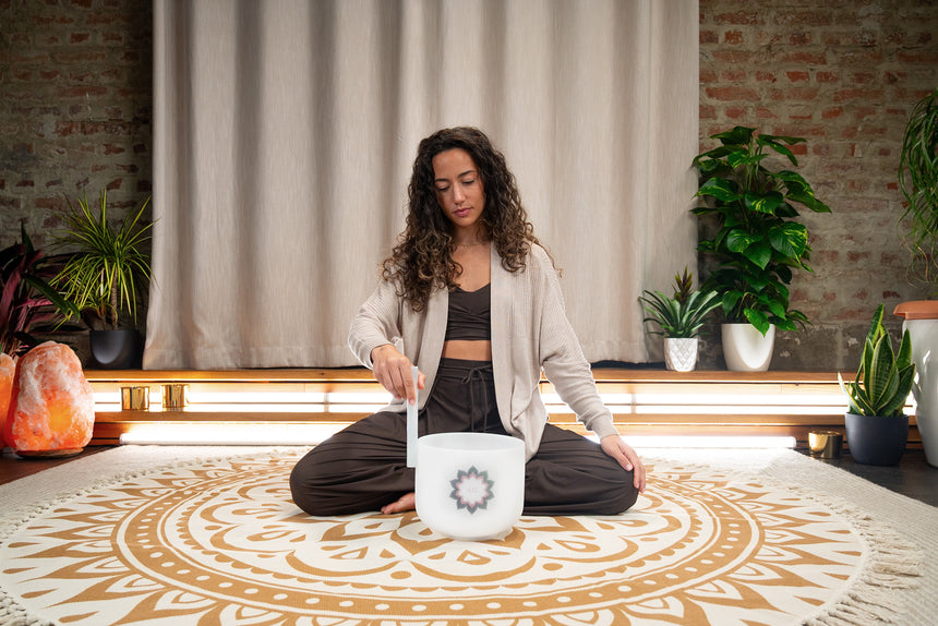 MEINL Sonic Energy 9" Crystal Singing Bowl, 432 Hz, Lotus Blume CSB432LF - Musik-Ebert Gmbh