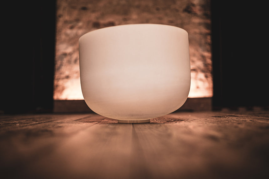 MEINL Sonic Energy CSB13D, weiß mattiert – in warmer Beleuchtung