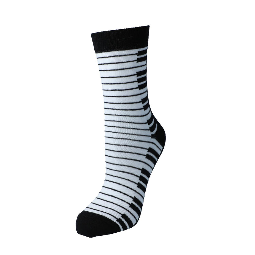 Chaussette Kübler noire tendue, motif clavier noir et blanc, sur fond blanc
