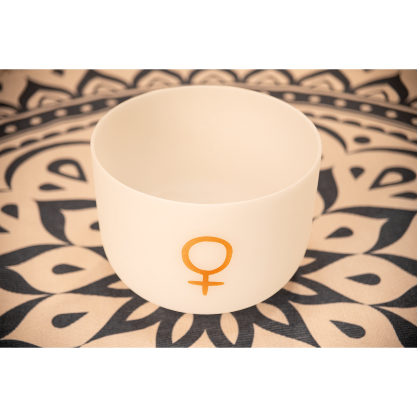 Meinl Sonic Energy PCSB12V, blanc givré, symbole doré de Vénus – bol chantant sur un tapis à motifs