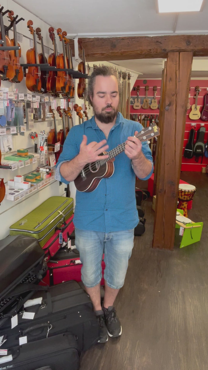 VOLT Konzertukulele Zebrano mit Tasche "Concerto"