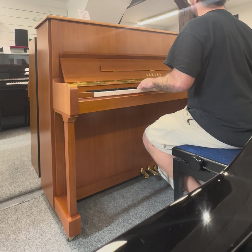 Yamaha Klavier P 121 kirsche satiniert Occasion Bj. 2002, Bestzustand (gebraucht)