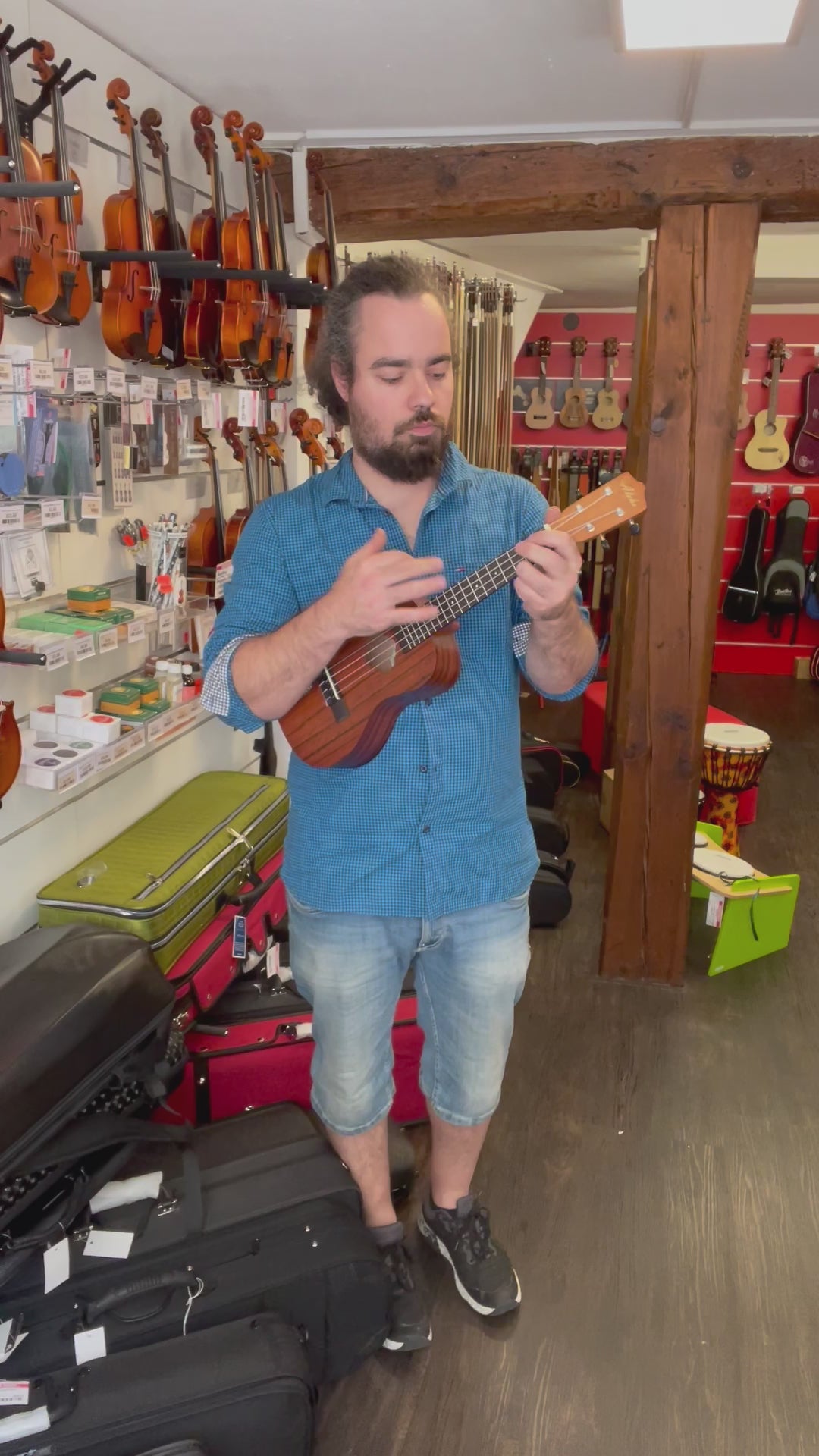 Leho ALUC-M concert ukulele with case