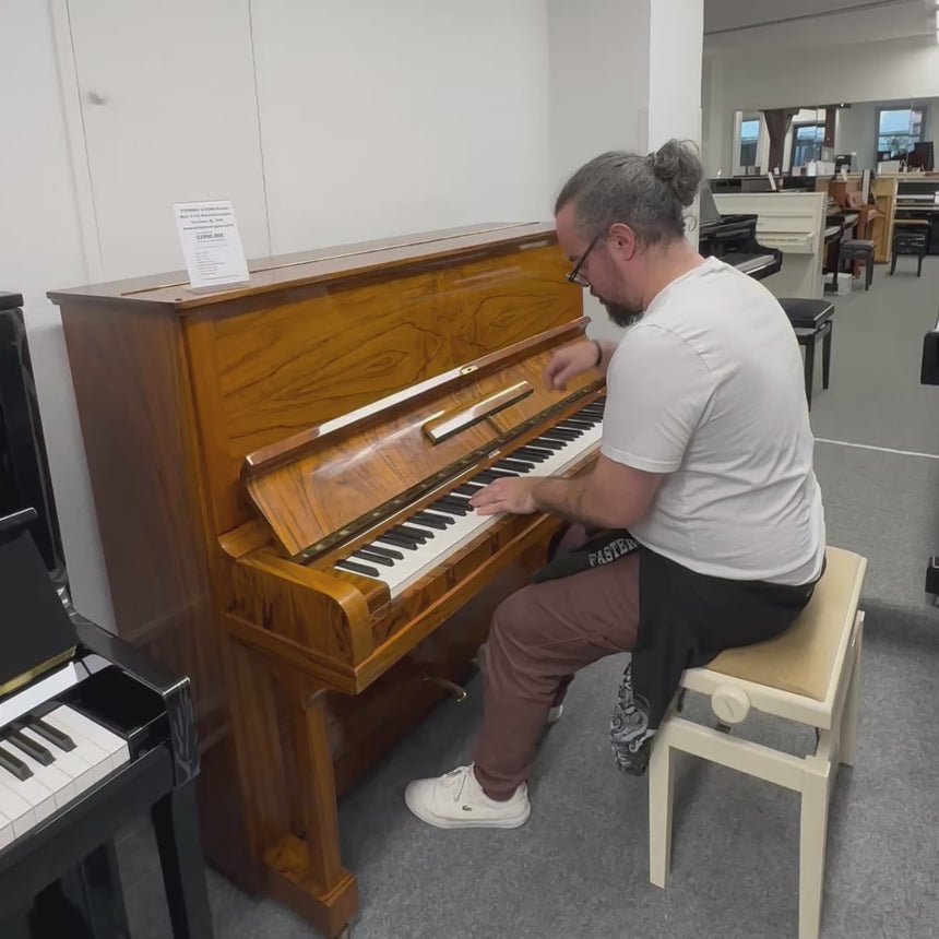 STEINWAY & SONS Klavier Mod. V-125 Wurzelnussbaum Occasion Bj. 1945 Generalüberholt (gebraucht)